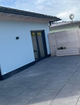 Musterwohnung Deluxe. Neu + bezugsfertig! 3-Zi.-Penthouse + Dachterrasse + Lift + XXL TG. - Tittmoning