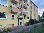 Geschmackvolle, modernisierte 3-Raum-Hochparterre-Wohnung mit geh. Innenausstattung mit Balkon - Nürnberg