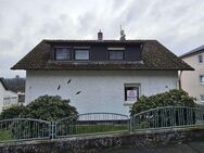 Zweifamilienhaus mit Baufenster auf großem Grundstück in Ortenberg - Ortenberg (Hessen)