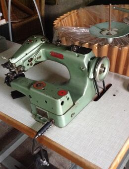 Nähmaschine mit Arbeitstisch / Profimaschine von Lewis - Schönefeld