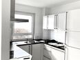Moderne Einbauküche weiß glänzend mit Siemens-Geräten 1.900 € VB Nur Abholung in 71636