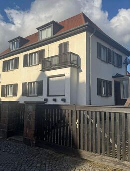 Charmante Doppelhaushälfte mit 2 Garagen u. gepflegtem Grundstück in begehrter Lage von Radebeul-Ost - Radebeul