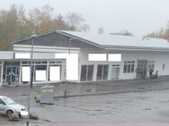 Zentral gelegen - Gewerbeimmobilie / Ausstellungshalle + Werkstatt in Wilster - Wilster