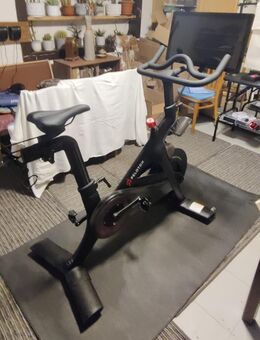 Peloton Indoor Fitness Spinning Bike , inkl. Zubehör neuwertiger Zustand für nur 900 € VHB Neupreis ca. 1.700 € - Hildburghausen