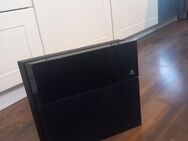 PlayStation4 500GB inkl. einer ext. Festplatte 750GB auch ziemlich viele Spiele. Einnige sogar noch extrem kurz auf dem markt - Kaub