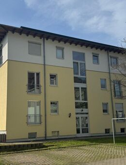 SANIERTE 4 RAUM-WOHNUNG MIT BALKON UND PKW STELLPLATZ IN TRAUMLAGE VON FREITAL - Freital