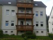 3-Familienwohnhaus mit Balkonen, Stellplätzen + Mietergarten zur Kapitalanlage - Oelsnitz (Erzgebirge)