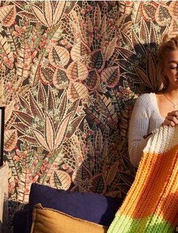 living walls Vliestapete Stories of Life Tapete Dschungel Blätter Bunt Vliestapete, leicht strukturiert, Motiv, botanisch, floral, (1 St), Florale Botanische Mustertapete Wohnzimmer Tapeten Wohnzimmer modern