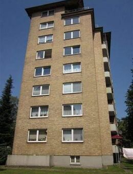 Einziehen noch vor Weihnachten! 2 + 2 halbe Zimmer Nähe Kaufhof - Lübeck