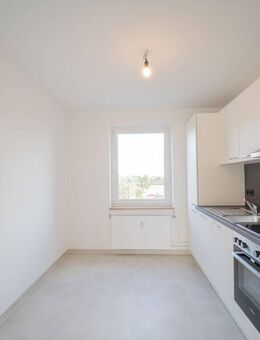 Frisch sanierte 3-Zimmer-Dachgeschosswohnung mit Einbauküche und großzügigem Balkon! - Hamburg