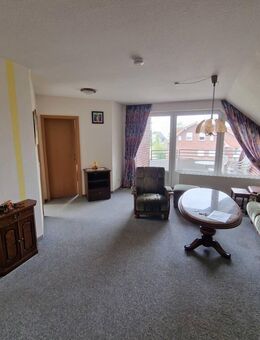 Charmante, gut vermietete zwei-Zimmer-Dachgeschosswohnung zu verkaufen - Lembruch