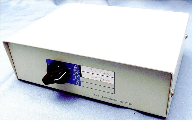 Data Transfer Switch - 4-fach Datenumschalter - Input-Output A-B-C-D - Groß Gerau