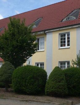 Helle 1-Raum-Wohnung mit großem Balkon und Schlafempore - Neustrelitz