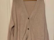 Tolle neuwertige Strickjacke - Twist