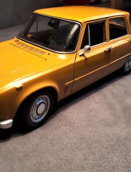 Modellautos 1:18---1 x Alfa Romeo UT 155 Rennmodelle.1x Limousine Giulia Minichamps Siehe die Fotos - Meckenheim