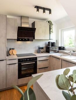 Top Anlageobjekt (Rendite 9%+) - hochwertig renovierte Maisonette-Wohnung in Rheinnähe - Büsingen (Rhein)