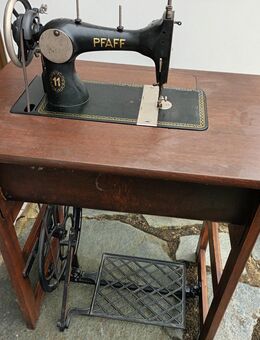 Historische Nähmaschine - Moorenweis