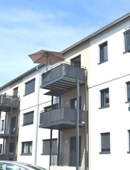 3 ZKB-Dachgeschosswohnung im 2.OG (Dachgeschoss) / Fußbodenheizung / Balkon / Einbauküche / Stellplatz / Kellerraum - Konz