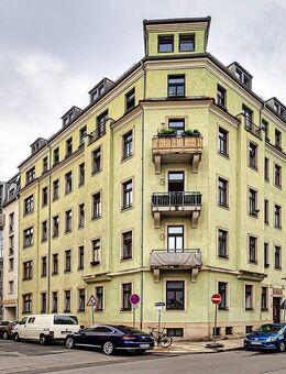 Balkon + EBK + Parkett + Wanne + WG-geeignet. Sanierter Altbau mit Aufzug in zentraler Lage. - Dresden