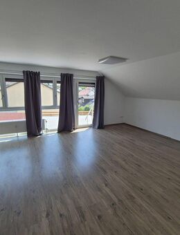 Offene Dachgeschosswohnung in ruhiger Umgebung - Nandlstadt