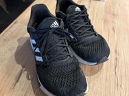 Adidas Laufschuhe in Schwarz/Weiß, Größe 42 - Wasserburg (Inn)