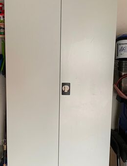 Schrank aus Metall - Kienberg