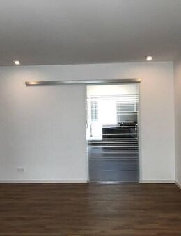 Frei ab 01.12.: Traumhafte Neubauwohnung in der Altstadt von Hof mit Balkon, Aufzug, EBK, modernem Bad & Carport - Hof
