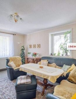 IMMOBERLIN.DE - Attraktive Wohnung mit Pkw-Stellplatz in zentraler Stadtteillage nahe WISTA - Berlin