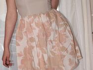 H&M Corsagenkleid, oben Corsage, geblümter Rock, floral, Blumen, Blumenmuster, Kleid, Trägerkleid,Gr. 36 - Düsseldorf