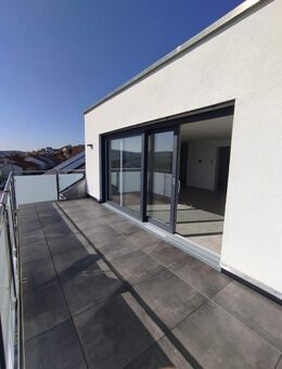 Helle 4-Zimmer Dachgeschoss Wohnung mit offener Wohnküche! - Obernburg (Main)