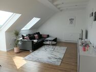 Renoviert 2019! Gemütliche 2-Zimmer-Dachgeschosswohnung mit Einbauküche in Fürth - Fürth