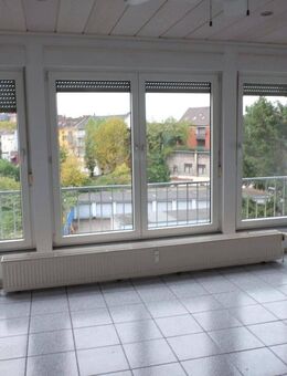 Schöne helle Dachgeschosswohnung in Mittelmeiderich - Duisburg