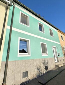 modernes Einfamilienhaus mit kleinem Innenhof in ruhiger Lage - Floß