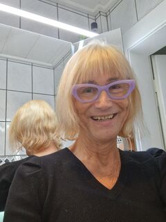 Transfrau, sucht ältere Pärchen,ältere Damen,Polyamorie 45-75 Jahre für alles neue!