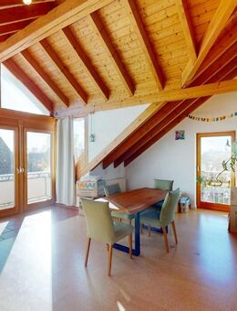 Einzigartiges Wohnambiente mit Holzbalken und Blick ins Grüne - Weisweil