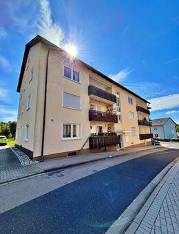 grosse 3-Zimmer-Wohnung mit Balkon und Autoabstellplatz - Amberg