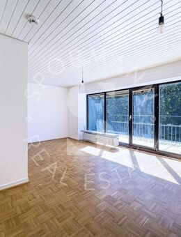 Vollständig renovierte Dachgeschosswohnung in bester Lage - Düsseldorf