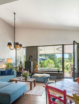 Haus mit 2 (oder 3) Wohnungen, Halle & Büros, zum Wohnen & Arbeiten o. vermieten, Pool & Gartensauna - Taunusstein