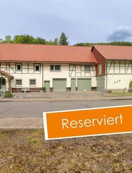 Waldrandlage: Sehr gepflegter Fachwerktraum mit vielseitig nutzbaren Nebengebäuden und großem Garten - Meinhard