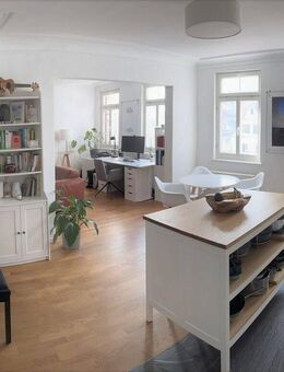 Möblierte, stilvolle, modernisierte 2,5-Zimmer-Wohnung in Altstadt Leonberg - Leonberg (Baden-Württemberg)
