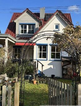 Liebevoll saniertes Einfamilienhaus mit außergewöhnlichem Ambiente mit sonnigem Garten in Wendlingen - Wendlingen (Neckar)