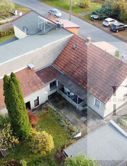 Doppelhaushälfte mit großem Garten und viel Gestaltungspotenzial in Pößneck - Pößneck