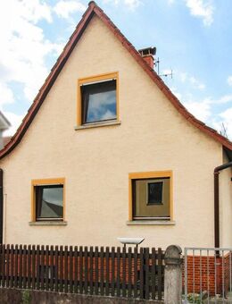 Modernisierungsbedarf, aber viel Potenzial: Einfamilienhaus mit Garten und Garage in Lorsch - Lorsch (Karolingerstadt)