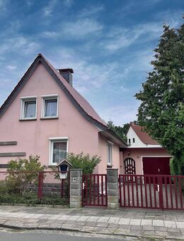 Wohnglück gestalten - Haus mit Terrasse, Garten und 2 Garagen! - Dessau-Roßlau