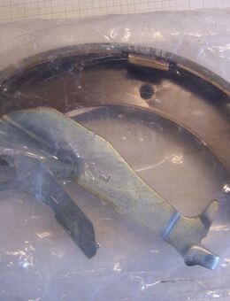 MB699018 Bremsbacke hinten links Mitsubishi L300 P15V,P15W,... - Hannover Vahrenwald-List