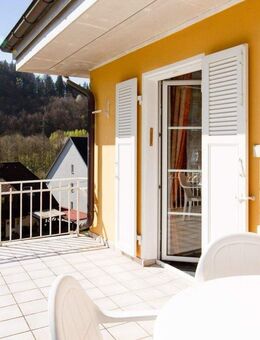 Stilvolle Immobilie mit drei Wohneinheiten und Baugrundstück - Zell (Wiesental)