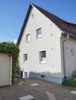Familienfreundliches Wohnen im Grünen - Doppelhaushälfte in Bretten mit extra Raum & Garten - Bretten