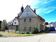 Wohnhaus zum Sanieren - mit zwei Garagen, Werkstatt und kleinem Garten! - Tanna