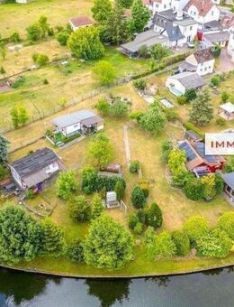 IMMOBERLIN.DE - Traumhaftes Wassergrundstück mit attraktivem Einfamilienhaus & Nebengebäuden in ländlicher Lage - Grünheide (Mark)