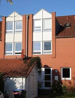 helles Reihenhaus mit 6 Zimmern und blickdichtem Garten in Bergedorf, Hamburg / Neuallermöhe - Hamburg